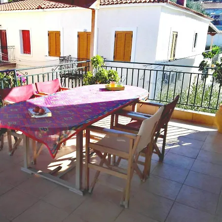 Cosy House In Galaxidi